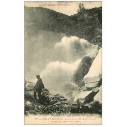 carte postale ancienne 65 MASSIF DU CARLITTE. Cascade Rivière de Carol et Etang Lanoux animation