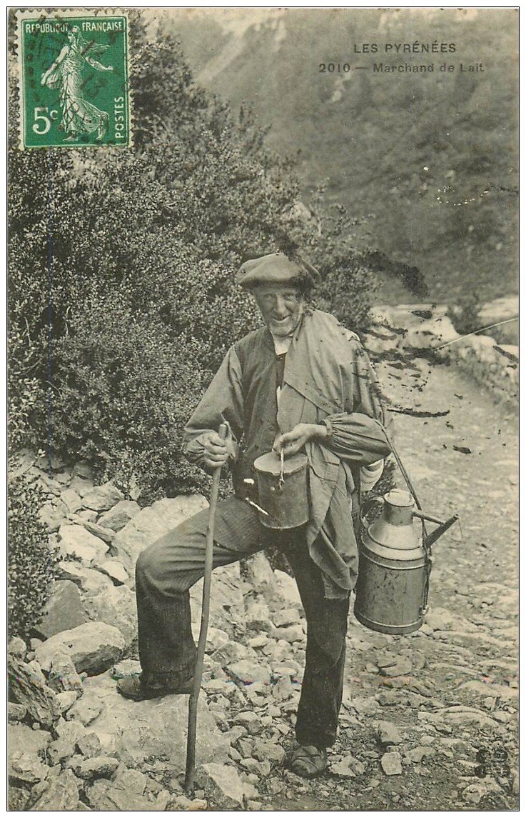 carte postale ancienne 65 PYRENEES. Montagnard Marchand de lait 1913