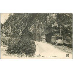 carte postale ancienne 65 ROUTE DE PIERREFITTE à LUZ-SAINT-SAUVEUR. Le Tunnel avec Tramway