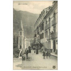 carte postale ancienne 65 SAINT-SAUVEUR. Eglise et Hôtel de Paris