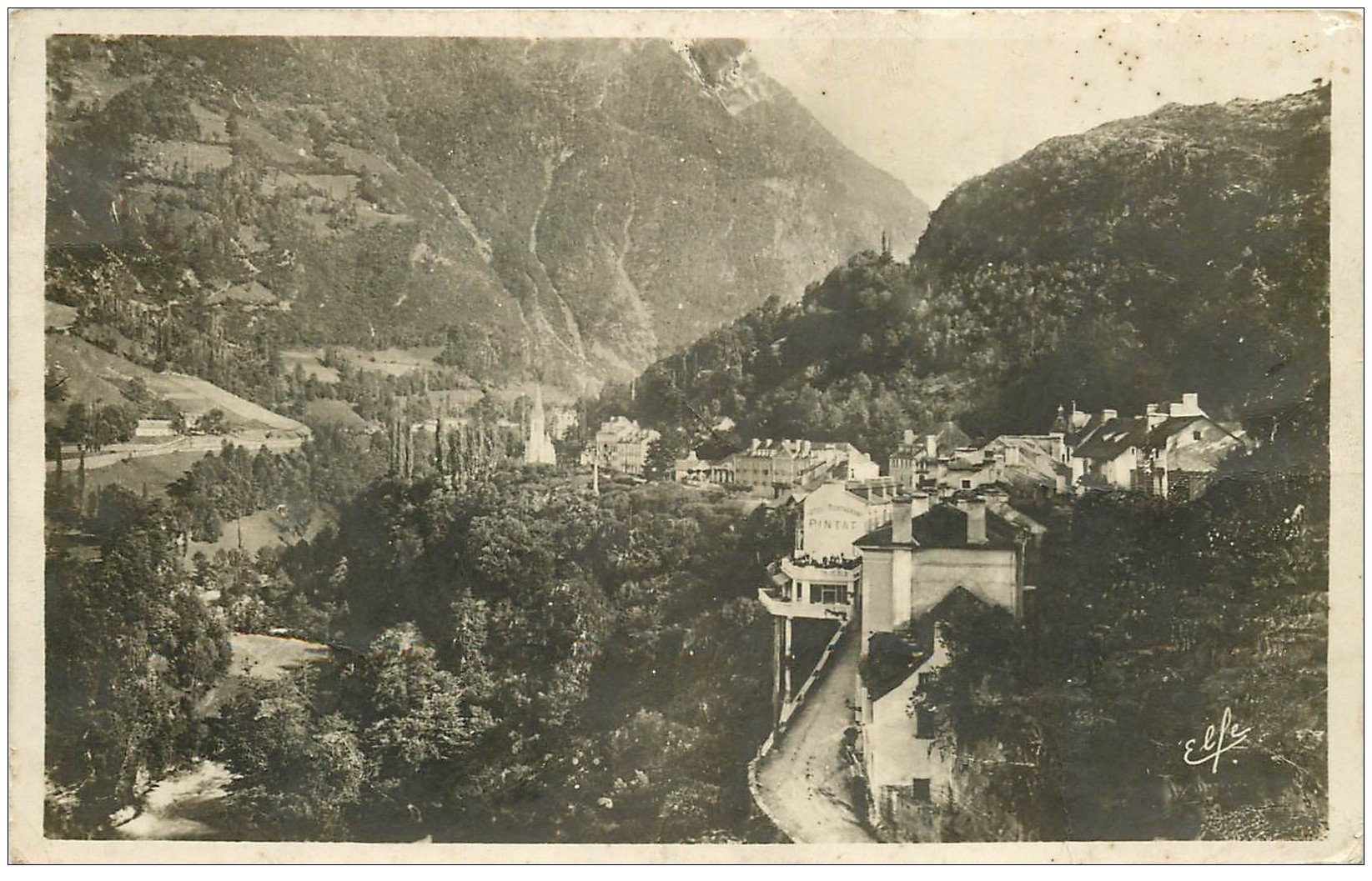 carte postale ancienne 65 SAINT-SAUVEUR-LES-BAINS. Restaurant Pintat. Carte Photo émaillographie pour la Corse vers 1930.