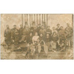 Rare 65 LOURDES. Carte Photo Ouvriers Selliers vers 1910. Durand Photographe du Sacré-Coeur