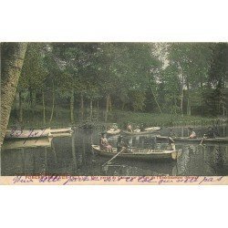 carte postale ancienne 76 FORGES-LES-EAUX. Une Partie de Canots sur Lac 1907