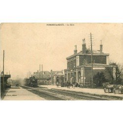 76 FORGES-LES-EAUX. Train entrant en Gare