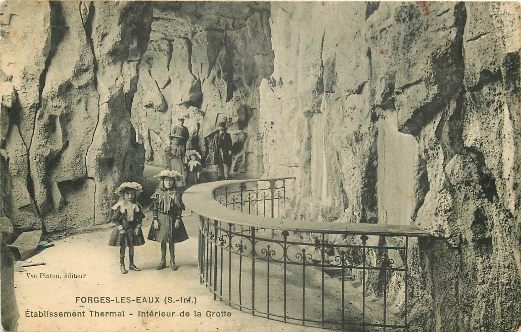carte postale ancienne 76 FORGES-LES-EAUX. Grotte Etablissement Thermal