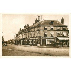 carte postale ancienne 76 FORGES-LES-EAUX. Café Route Paris Dieppe. Carte très fine vierge