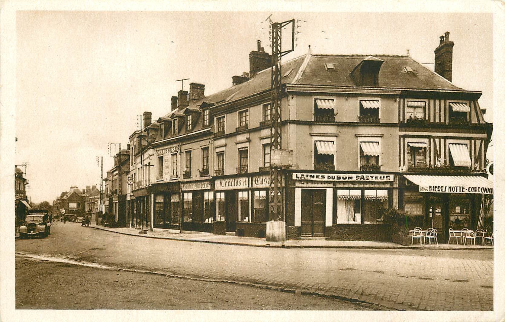carte postale ancienne 76 FORGES-LES-EAUX. Café Route Paris Dieppe. Carte très fine vierge