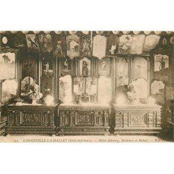 carte postale ancienne 76 GONNEVILLE-LA-MALLET. Hôtel Aubourg. Peintures et Bahuts