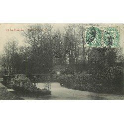 carte postale ancienne 76 LE HOULME. Rivière de Cailly avec Maraîcher 1907