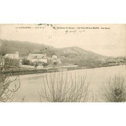 carte postale ancienne 76 LE VAL-DE-LA-HAYE. Les Quais 1904