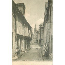 76 LA BOUILLE. Vieille Rue animée 1906