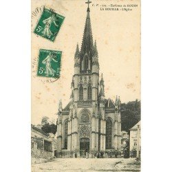 carte postale ancienne 76 LA BOUILLE. L'Eglise bien animée 1915