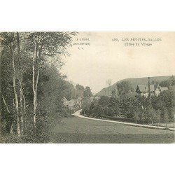 carte postale ancienne 76 LES PETITES DALLES. Entrée du Village 1907
