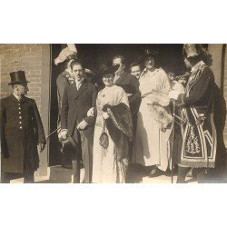 carte postale ancienne 76 LE PETIT-QUEVILLY. Un Mariage. Les Invîtés et Gardes Suisses. Carte Photographie Belville à Rouen