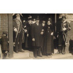 carte postale ancienne 76 LE PETIT-QUEVILLY. Un Mariage. La Famille et Gardes Suisses. Carte Photographie Belville à Rouen