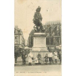 carte postale ancienne 76 DIEPPE. Monument Duquesne 1911 superbe animation