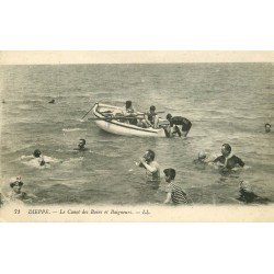 carte postale ancienne 76 DIEPPE. Baigneurs et Canot 1913