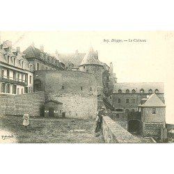 carte postale ancienne 76 DIEPPE. Le Château avec personnages