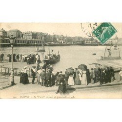 carte postale ancienne 76 DIEPPE. Le Bateau le Furet rentrant de Promenade 1910