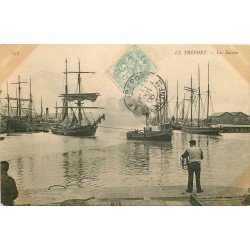 carte postale ancienne 76 DIEPPE. Les Bateaux de Pêche aux Bassins 1906