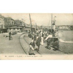 carte postale ancienne 76 DIEPPE. Le moment du Départ 1917