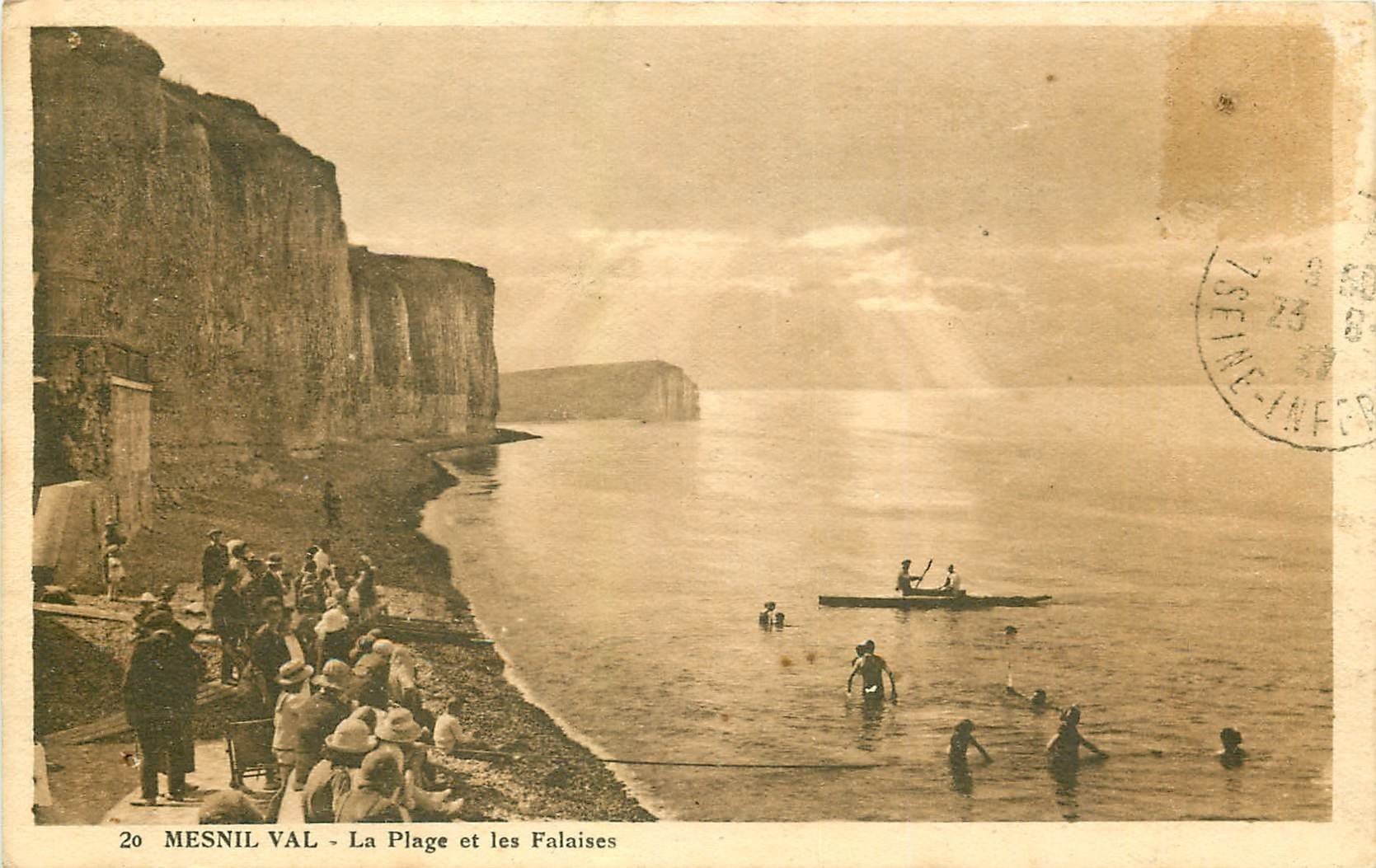 carte postale ancienne 76 MESNIL-VAL. Plage et Falaises 1927. Trous punaise et timbre manquant