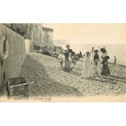carte postale ancienne 76 MESNIL-VAL. La Grève 1912