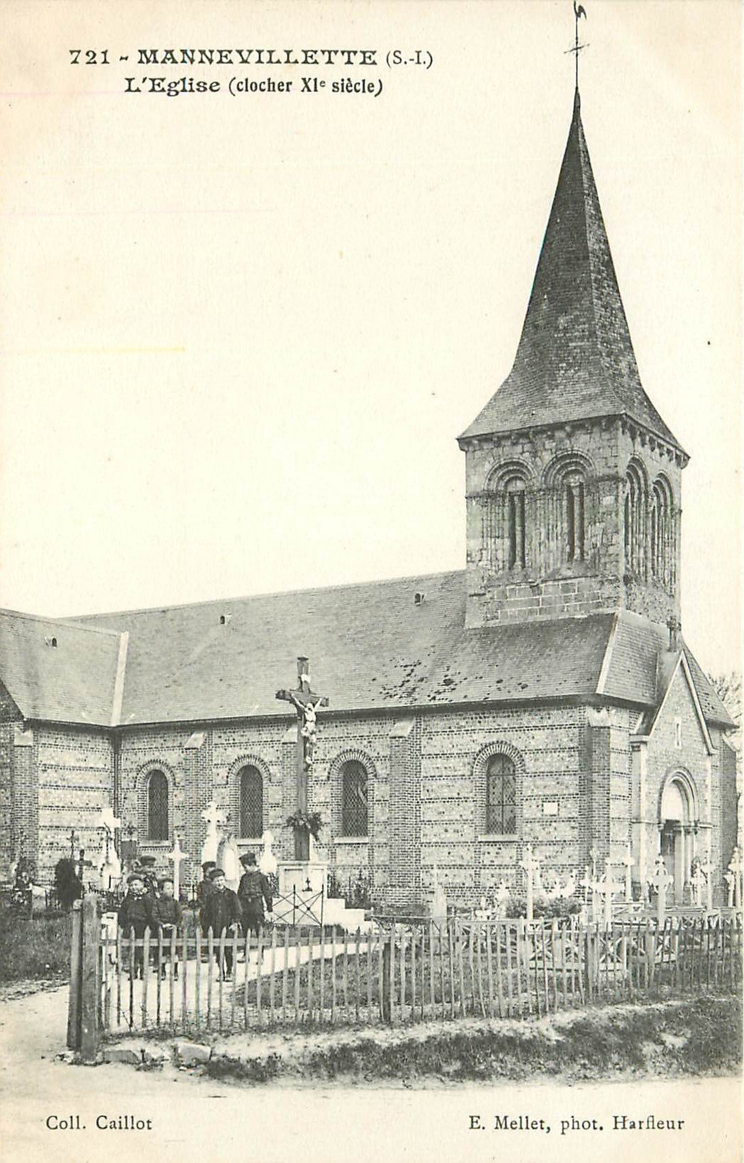 carte postale ancienne 76 MANNEVILLETTE. Eglise et Cimetière animés