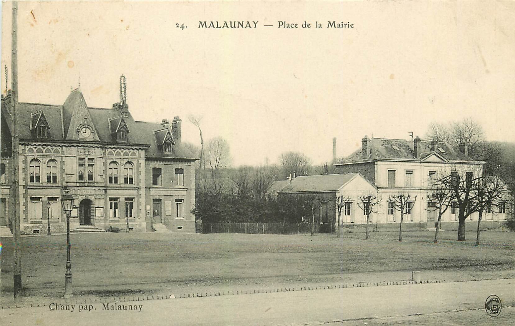 carte postale ancienne 76 MALAUNAY. Place de la Mairie