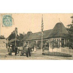 76 MARTIN-EGLISE. Le Clos Normand avec voitures anciennes
