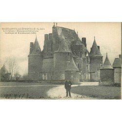 carte postale ancienne 76 MARTAINVILLE-EPREVILLE. Le Château avec Gardien 1917