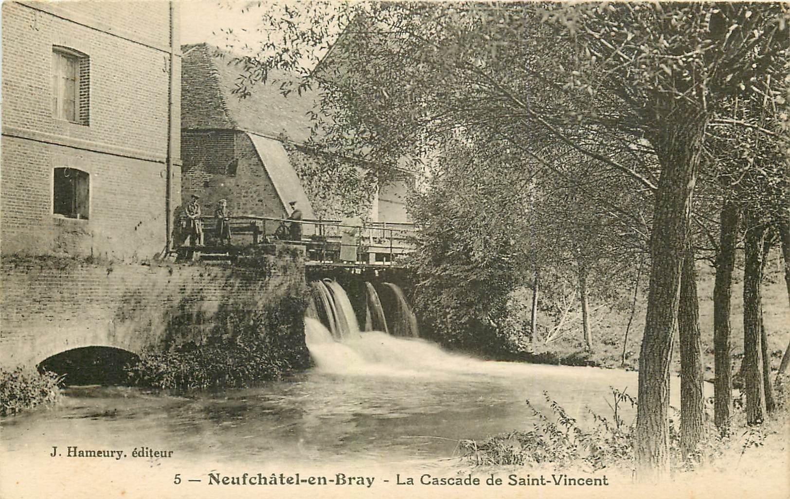 carte postale ancienne 76 NEUFCHATEL-EN-BRAY. Cascade Saint-Vincent animation 1930
