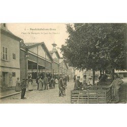 carte postale ancienne 76 NEUFCHATEL-EN-BRAY. Le Marché Place du Marquis 1917