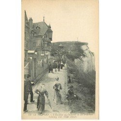 carte postale ancienne 76 LE TREPORT. Escalier des Falaises et Calvaire 1919