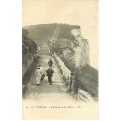 carte postale ancienne 76 LE TREPORT. Escalier de la Falaise 1911 timbre absent