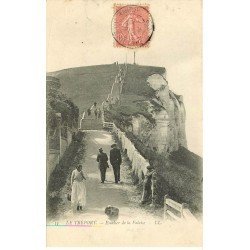 carte postale ancienne 76 LE TREPORT. Escalier de la Falaise 1906
