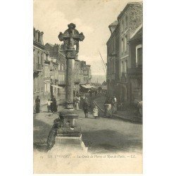 carte postale ancienne 76 LE TREPORT. Croix de Pierre rue de Paris 1905. Timbre manquant