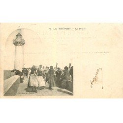 carte postale ancienne 76 LE TREPORT. Le Phare 1904 et Pêcheuses