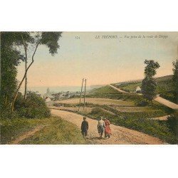 carte postale ancienne 76 LE TREPORT. Promeneurs Route de Dieppe