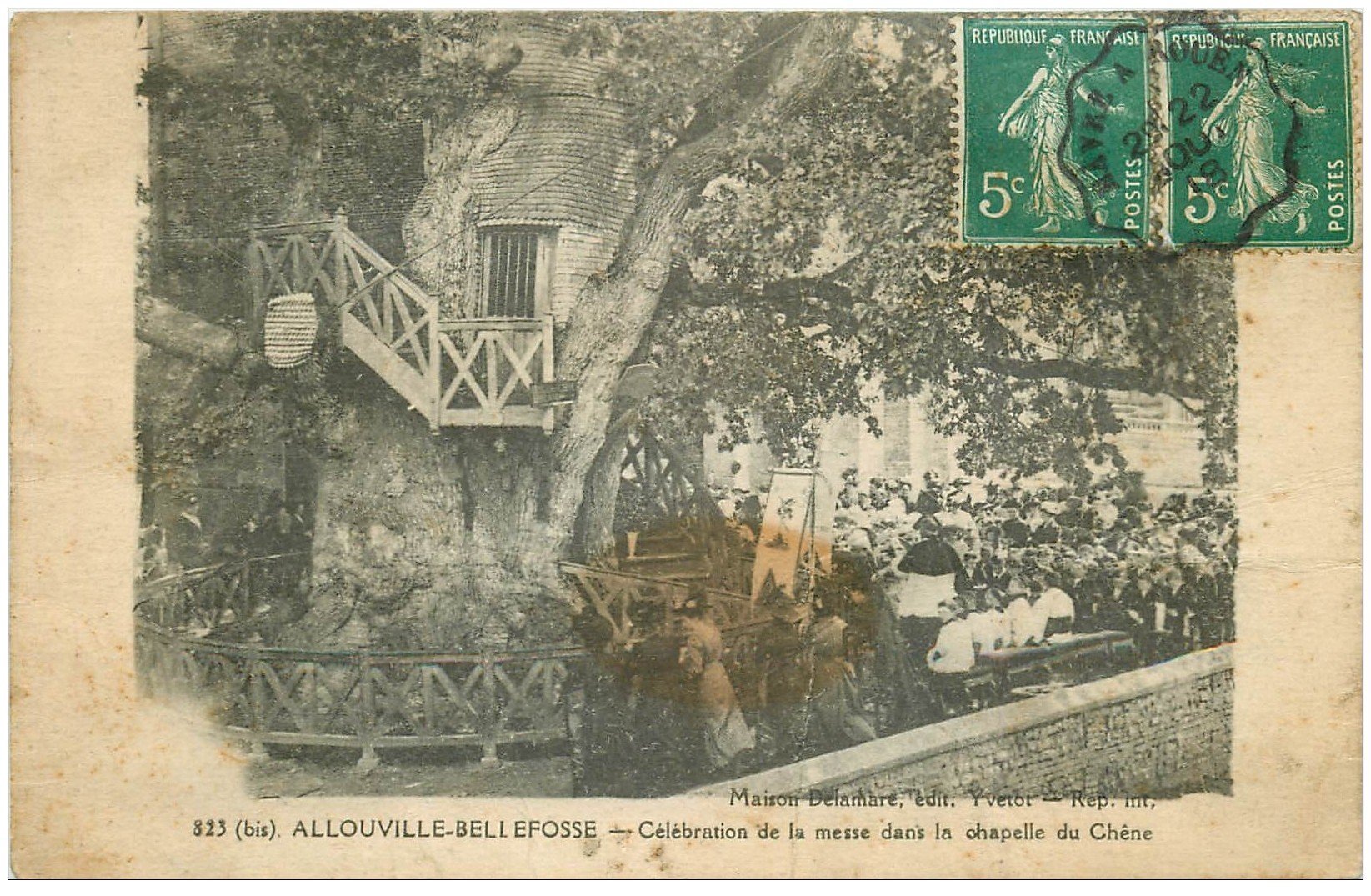 carte postale ancienne 76 ALLOUVILLE-BELLEFOSSE. La Messe Chapelle du Chêne 1918 (état médiocre)