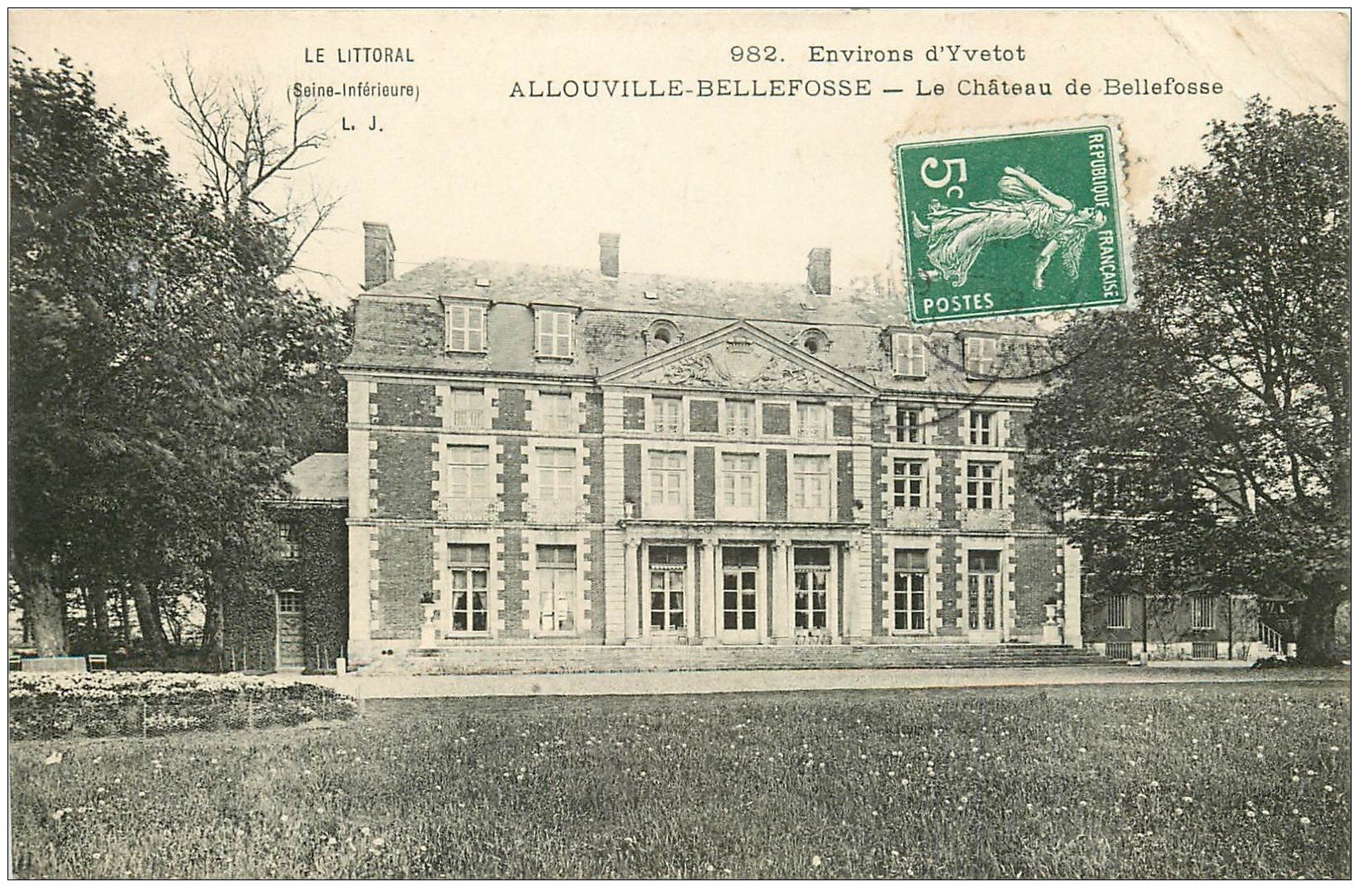 carte postale ancienne 76 ALLOUVILLE-BELLEFOSSE. Le Château 1909