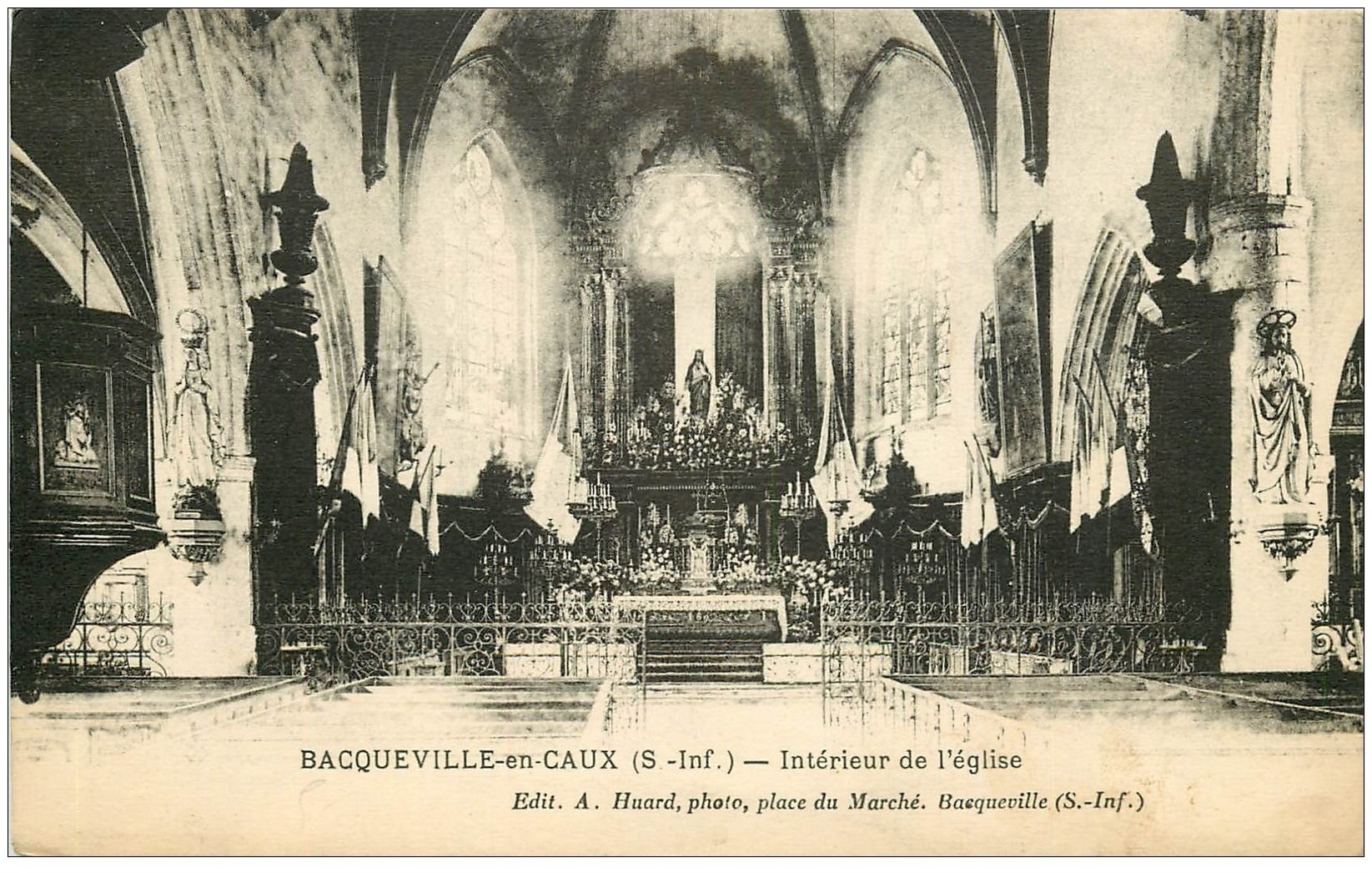 carte postale ancienne 76 BACQUEVILLE-EN-CAUX. Intérieur Eglise 1933