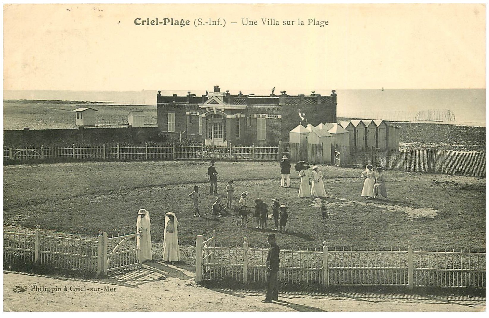carte postale ancienne 76 CRIEL-SUR-MER. Une Villa sur la Plage vers 1903