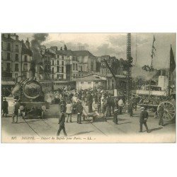 carte postale ancienne 76 DIEPPE. Départ du Rapide pour Paris et du Navire de Newhaven. Train Locomotive et Bateau