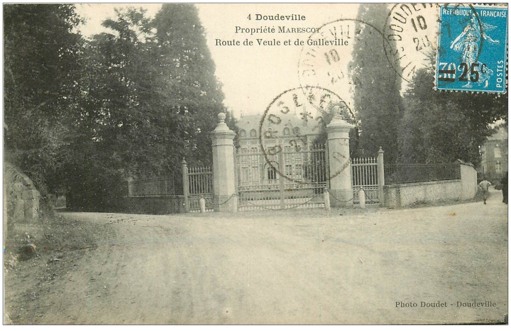 carte postale ancienne 76 DOUDEVILLE. Propriété Marescot Route de Veule et de Galleville 1929