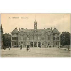 carte postale ancienne 76 ELBEUF. Hôtel de Ville cyclistes