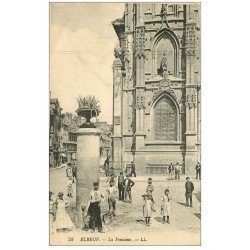 carte postale ancienne 76 ELBEUF. La Fontaine 1933 belle animation. Timbre absent verso