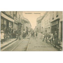 carte postale ancienne 01 THOISSEY. Faubourg. Magasin de cycles Peugeot