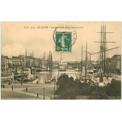 carte postale ancienne 76 LE HAVRE. Navires Bassin du Commerce 1912