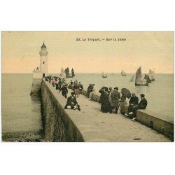 carte postale ancienne 76 LE TREPORT. Sur la Jetée. Superbe carte toilée